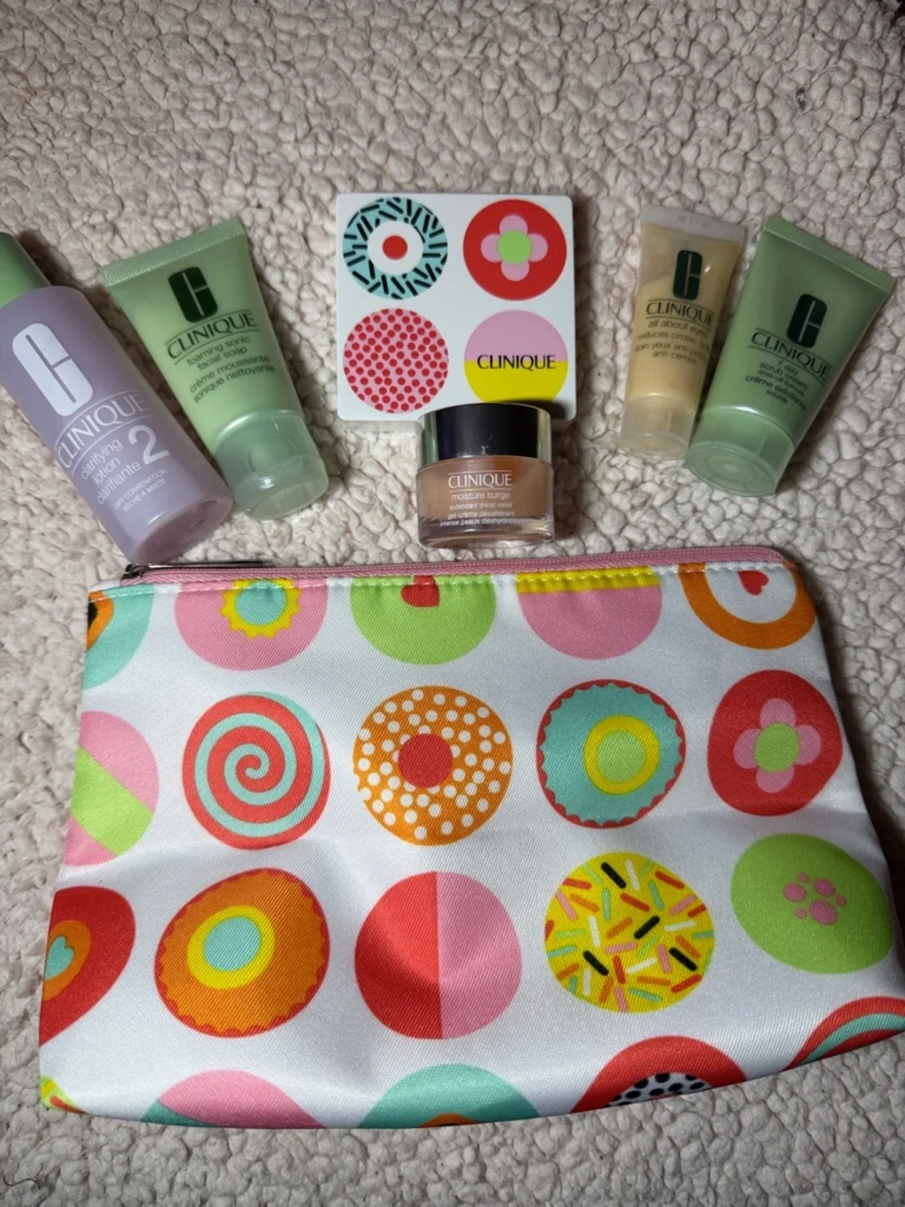 Clinique Pink and Mauve Eye and Cheek Palette with Skincare Minis - Picture 1 of 2